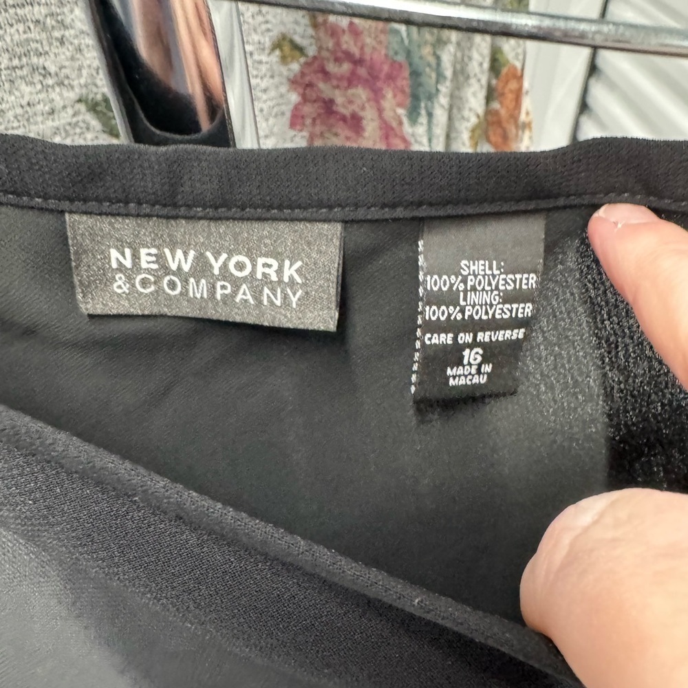 New York & Company | Wrap Skirt in Black | size 16 - Picture 2 of 4